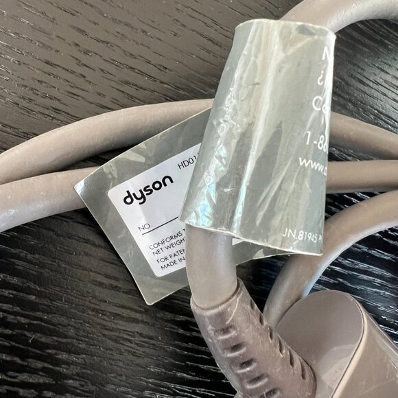 Dyson Supersonic Blow Dryer - Picture 5 of 5